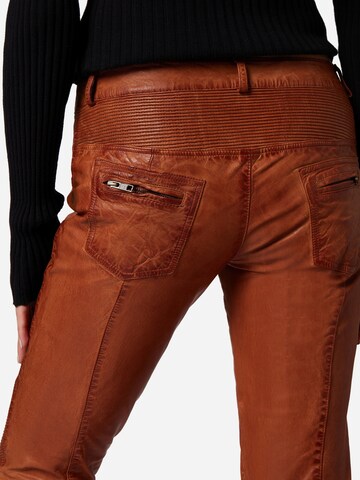 RICANO - Slimfit Pantalón 'Donna' en marrón