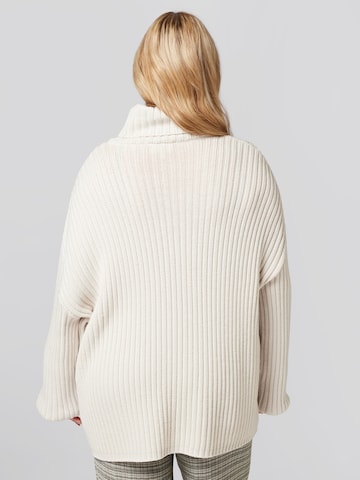 Pull-over 'Charlotta' A LOT LESS en blanc