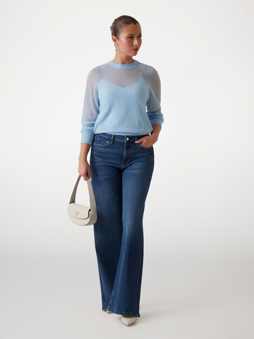 GUESS Sweater in Blue
