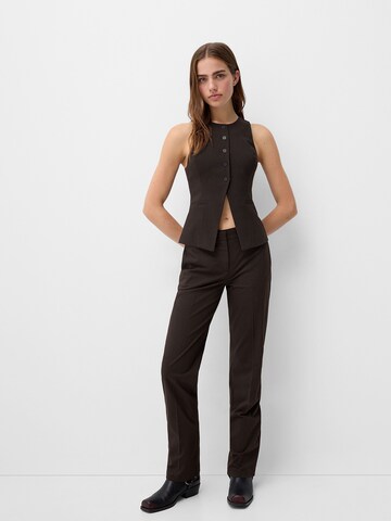 regular Pantaloni con piega frontale di Bershka in marrone