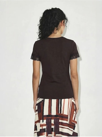 Bianco Lucci - Blusa em castanho