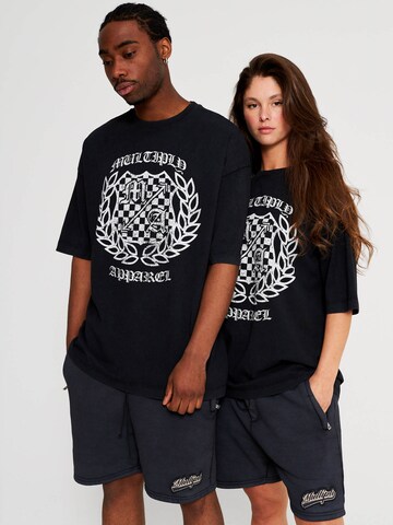 Multiply Apparel - Camiseta en negro: frente