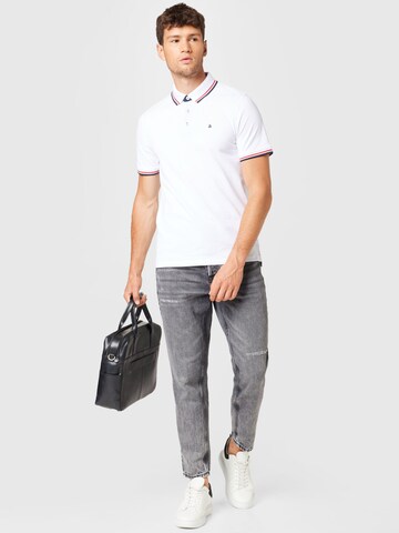 Tricou 'JJEPaulos' de la JACK & JONES pe alb