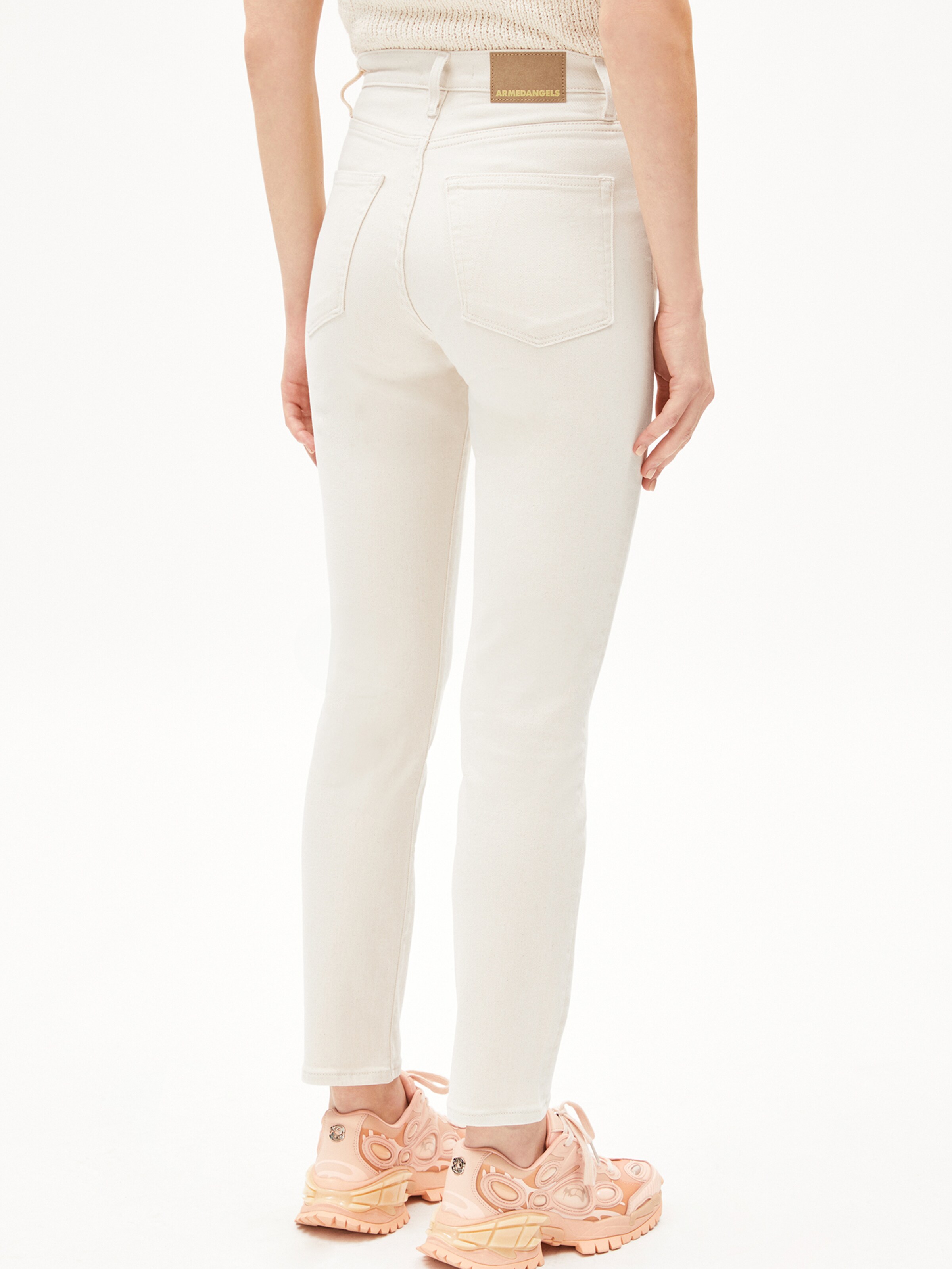 ARMEDANGELS Slimfit Jeans 'Lejaaani' in Beige: voorkant