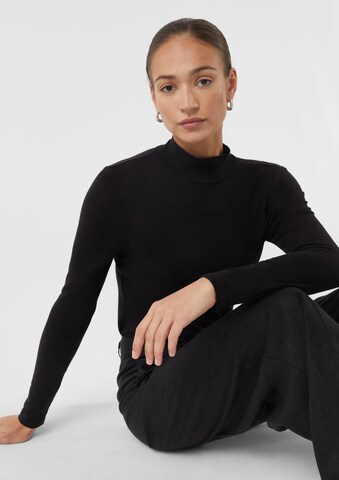 Pull-over COMMA en noir : devant