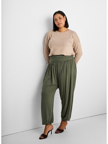 Tricou 'Flosery' de la Zizzi pe bej