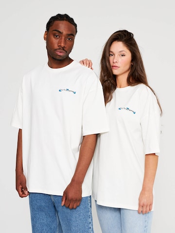 Multiply Apparel - Camiseta en blanco: frente