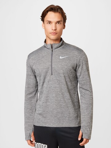 T-Shirt fonctionnel 'Pacer' NIKE en gris : devant