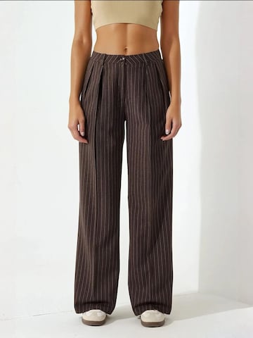 Hiccup Wide Leg Hose in Braun: Vorderseite