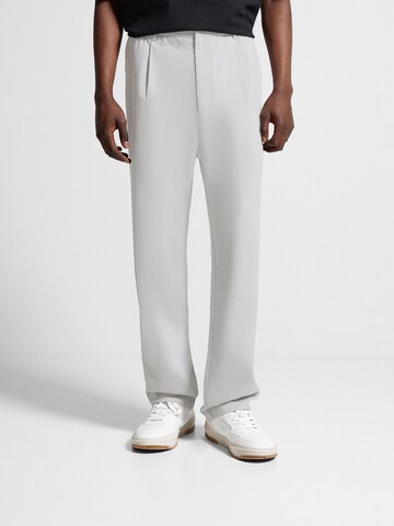 Regular Pantalon à pince Bershka en gris : devant