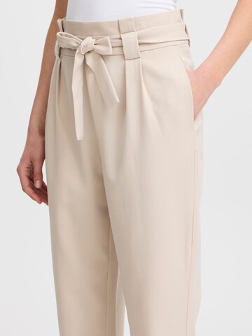 regular Pantaloni con pieghe 'Caisy' di ICHI in beige