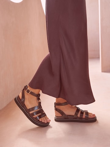 Friends Like These Босоножки с ремешком в Коричневый