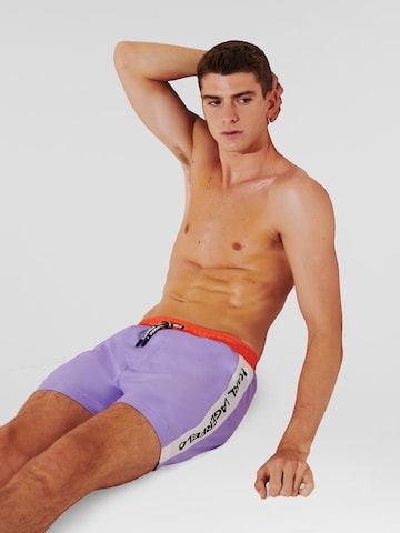 Karl Lagerfeld Шорти за плуване в лилав