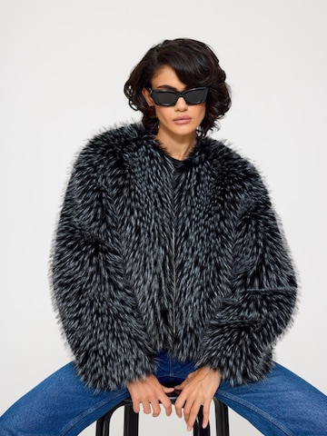 BASSIA - Abrigo de invierno 'Gilda Black Raccoon Faux Fur Bomber' en negro