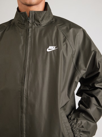 Nike SportswearPrijelazna jakna - zelena boja