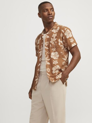 JACK & JONES - Ajuste confortable Camisa 'JJFlores' en marrón