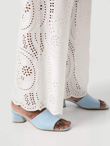 Crās Regular Pants ' Breezecras ' in White