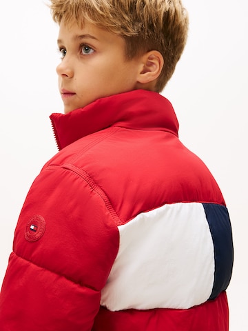 Veste mi-saison TOMMY HILFIGER en rouge
