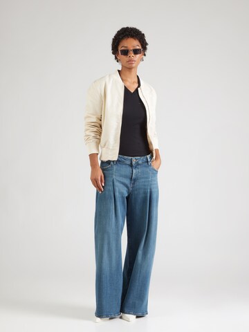 GUESS JEANS Zvonové kalhoty Džíny se sklady v pase – modrá