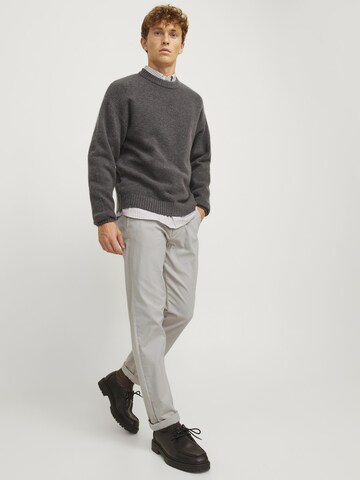 JACK & JONES Loose fit Chino trousers in Grey