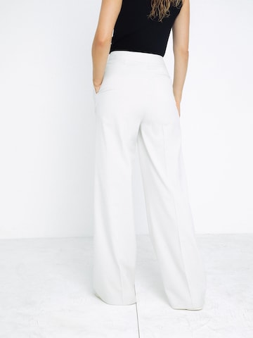 ABOUT YOU x Toni Garrn Wide leg Pleated Pants 'Linda' in White