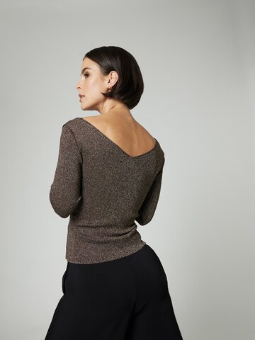 Pull-over 'Nina' A LOT LESS en marron