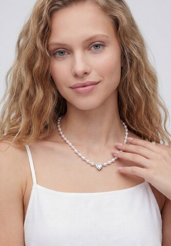 Gaya - Cadena en blanco: frente