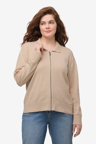 Ulla Popken Gebreid vest in Beige: voorkant