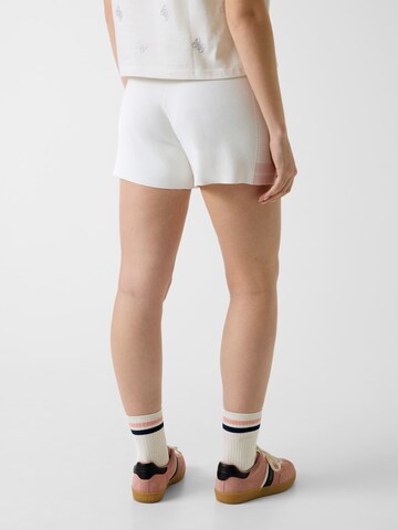 GUESS Loosefit Shorts in Weiß