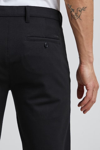 Coupe slim Pantalon chino 'DAVE BARRO' !Solid en noir