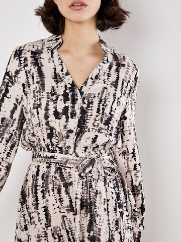 Robe Apricot en blanc