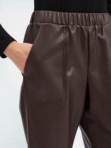 Marie Lund Regular Broek in Bruin