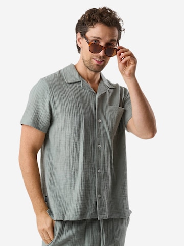 Seaside Button Up Shirt in Green: front