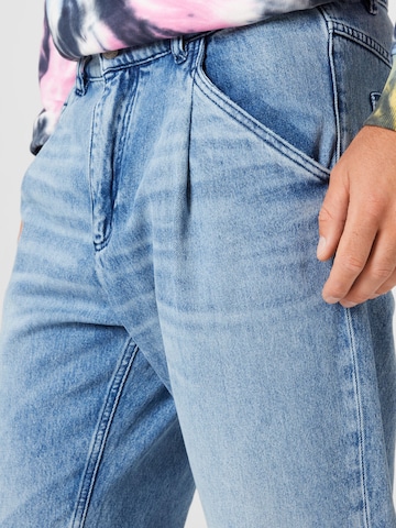 DRYKORN - Tapered Pantalón vaquero plisado 'Kenn' en azul