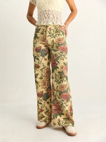 regular Pantaloni di Bianco Lucci in giallo: frontale
