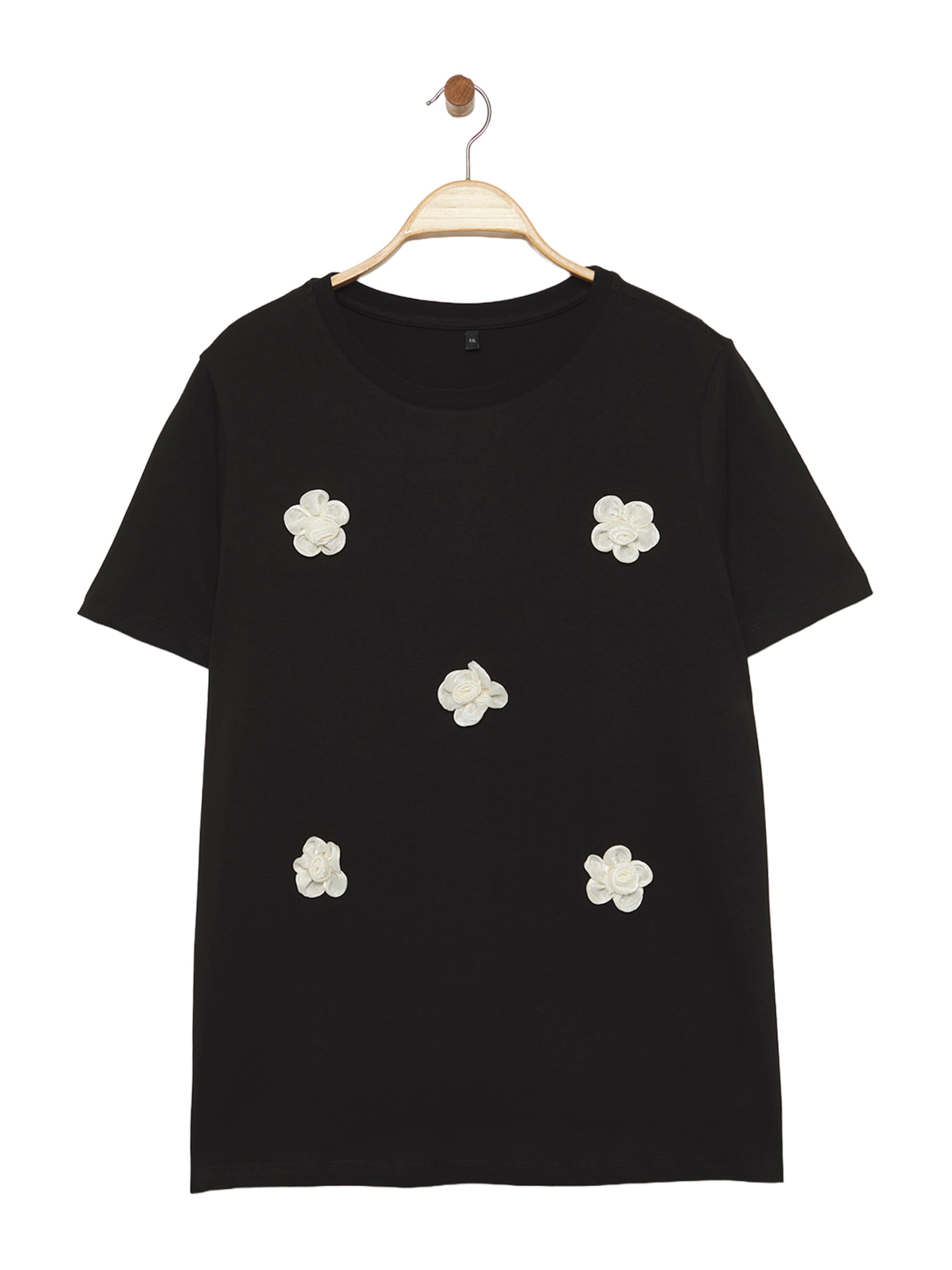 T-shirt Trendyol Curve en noir : devant