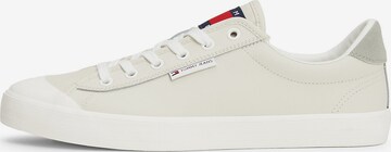 Baskets basses Tommy Jeans en beige : devant