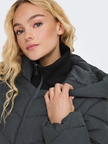 Manteau d’hiver 'ONLLUNA' ONLY en gris