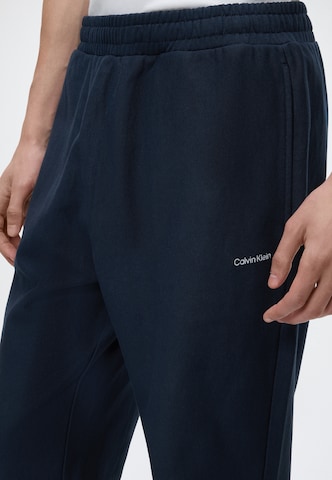 Calvin Klein Regular Housut värissä sininen
