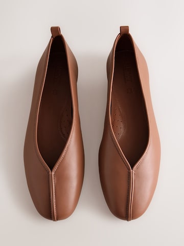 Next Ballerina 'Forever Comfort' in Braun