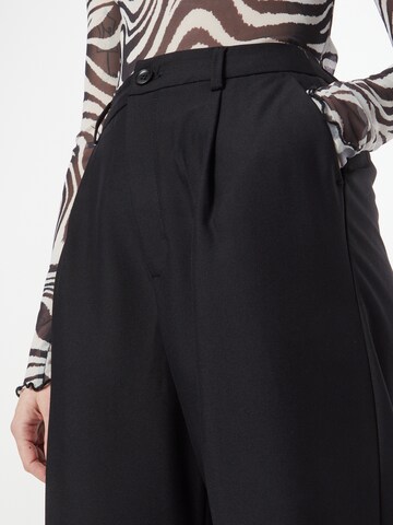 Wide leg Pantaloni con piega frontale di TOM TAILOR DENIM in nero