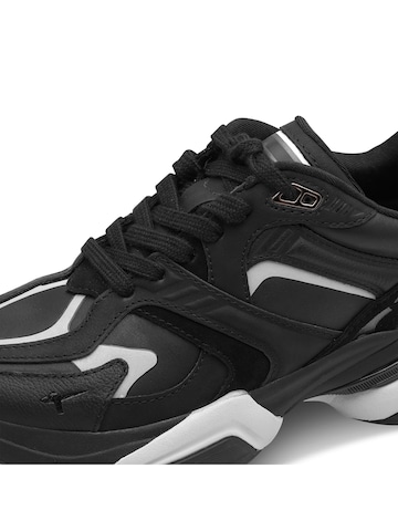 Baskets basses Tamaris en noir