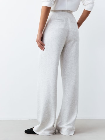 Next Szeroka nogawka Spodnie w kolorze szary