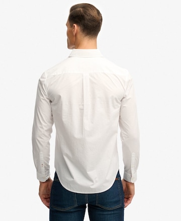 Fit confort Chemise Superdry en blanc