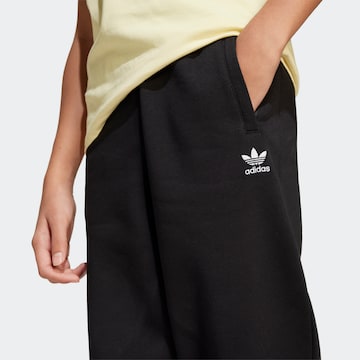 ADIDAS ORIGINALS Tapered Housut värissä musta