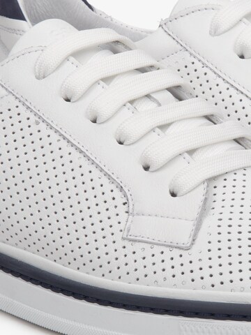 Sneaker bassa '09-3862' di Estro in bianco