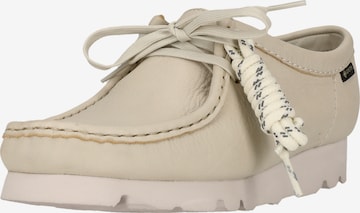CLARKS Lace-up shoe 'Wallebee' in White: front