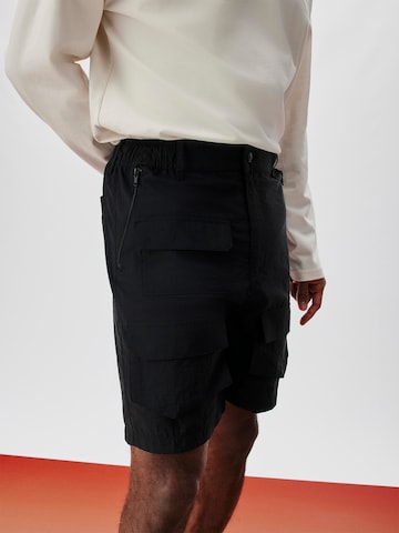 ABOUT YOU x Kingsley Coman Regular Shorts 'Theo' in Schwarz