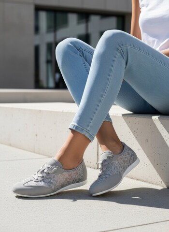 LASCANA Sneaker in Grau