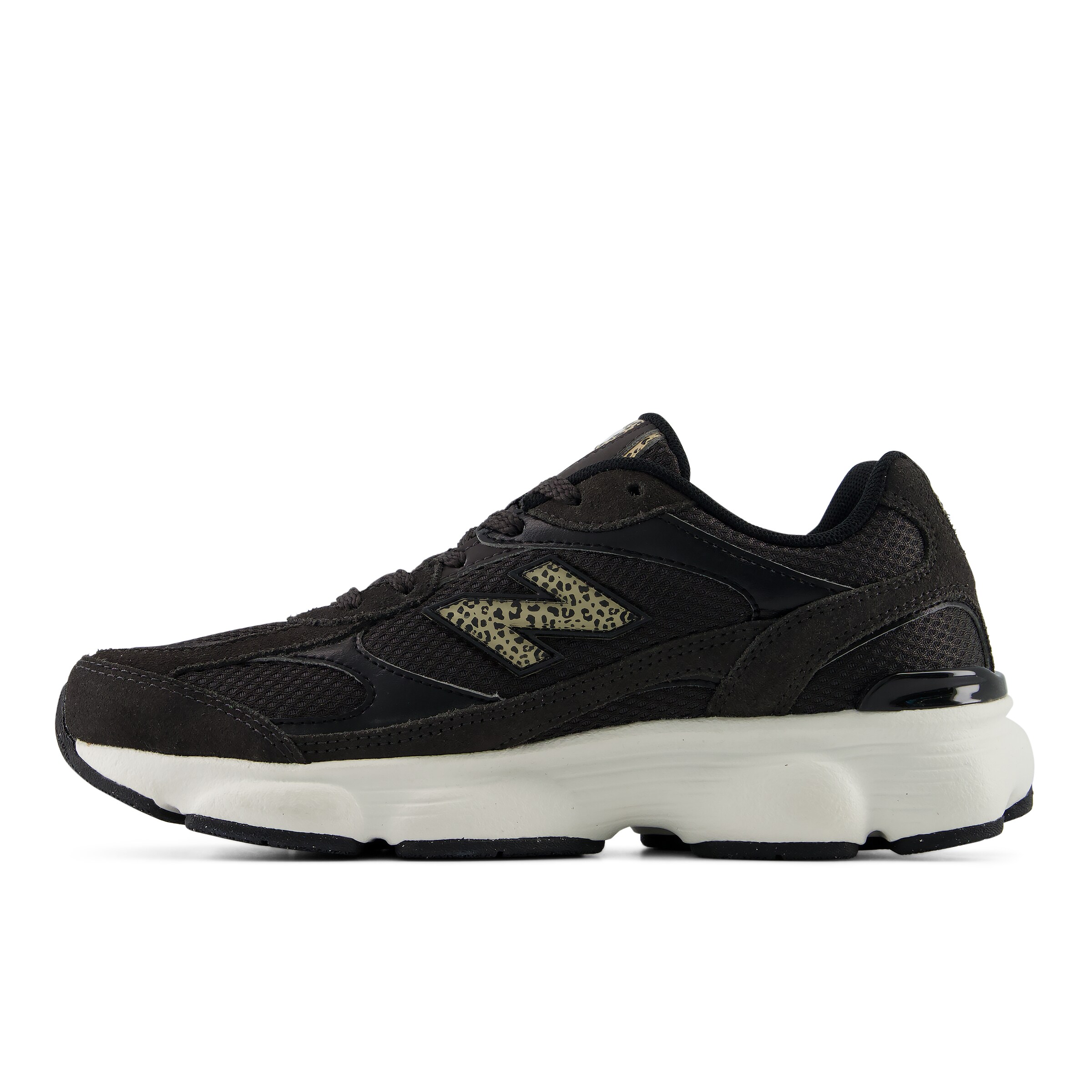 new balance Sneakers in Black